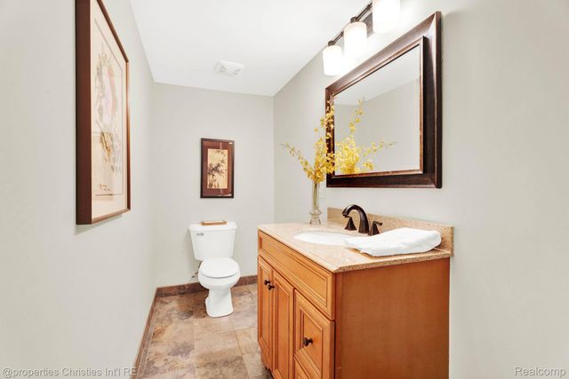 22211 Village Pines Drive, Beverly Hills Village, MI 48025