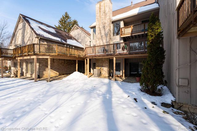 22211 Village Pines Drive, Beverly Hills Village, MI 48025