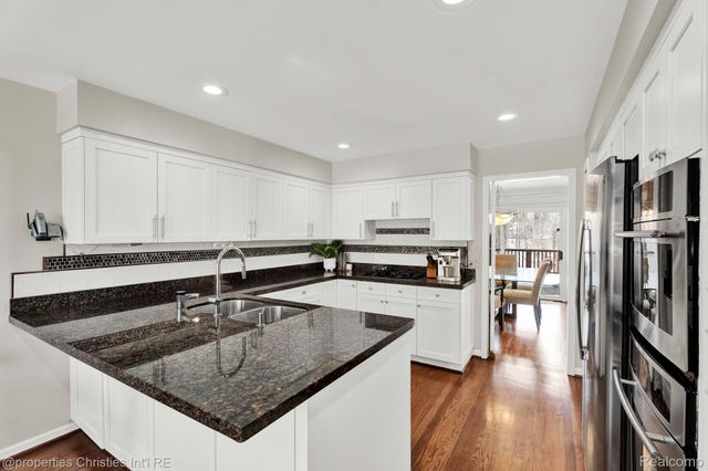 22211 Village Pines Drive, Beverly Hills Village, MI 48025