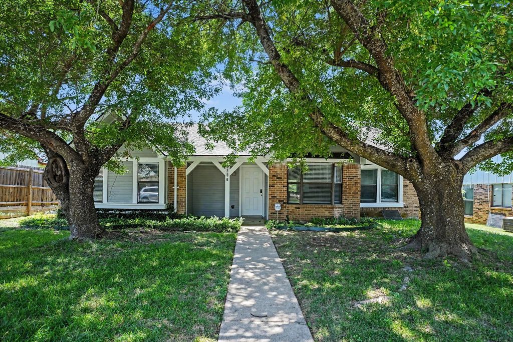 1022 Cedar Run Drive, Duncanville, TX 75137