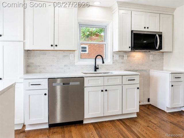 221 Reitman Court, Rochester Hills, MI 48307