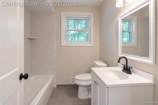 221 Reitman Court, Rochester Hills, MI 48307
