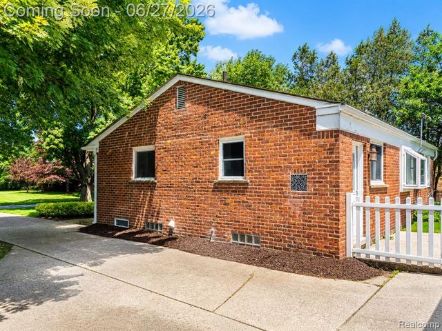 221 Reitman Court, Rochester Hills, MI 48307