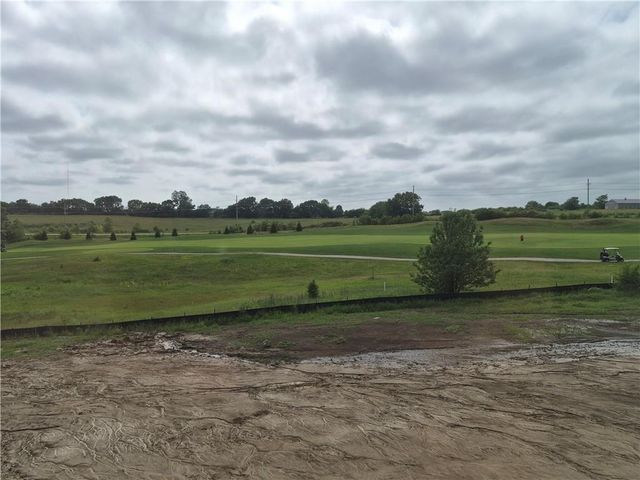 4410 Tee Box Drive, Basehor, KS 66007
