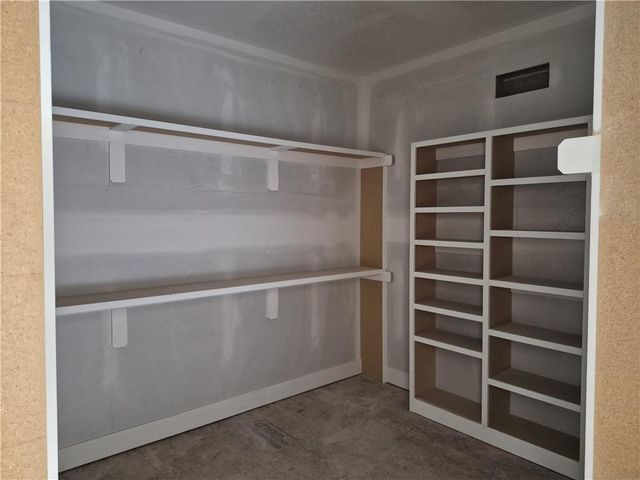 4410 Tee Box Drive, Basehor, KS 66007