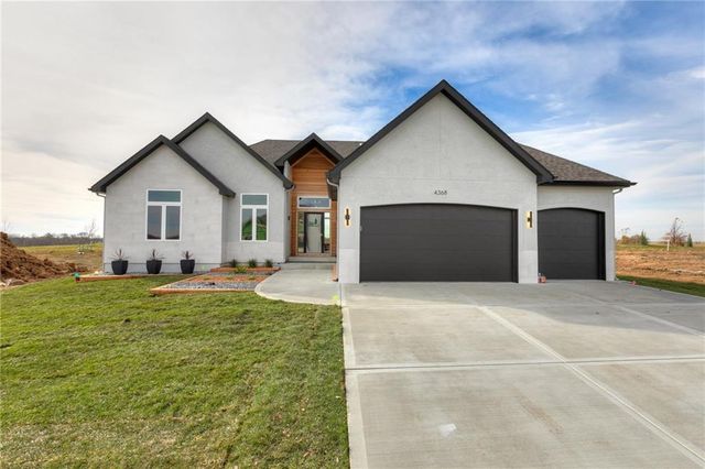 4410 Tee Box Drive, Basehor, KS 66007