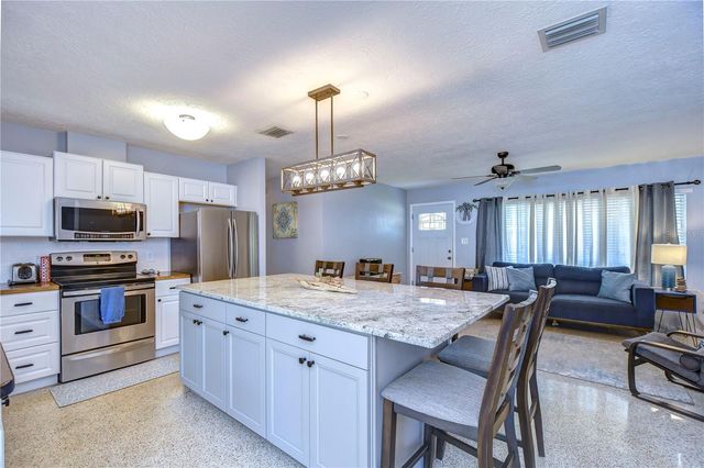 5635 24TH AVENUE N, St Petersburg, FL 33710