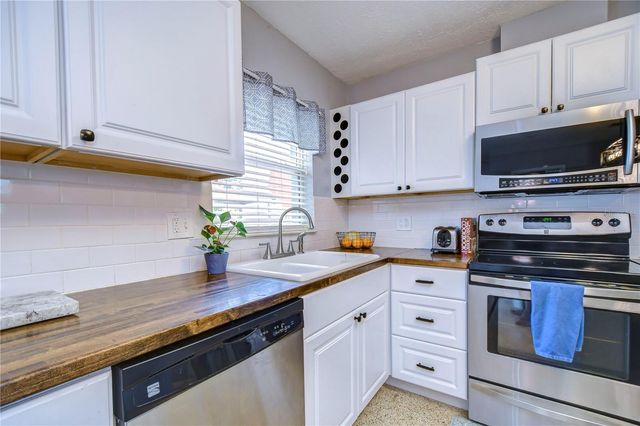 5635 24TH AVENUE N, St Petersburg, FL 33710