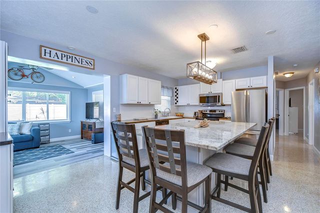 5635 24TH AVENUE N, St Petersburg, FL 33710