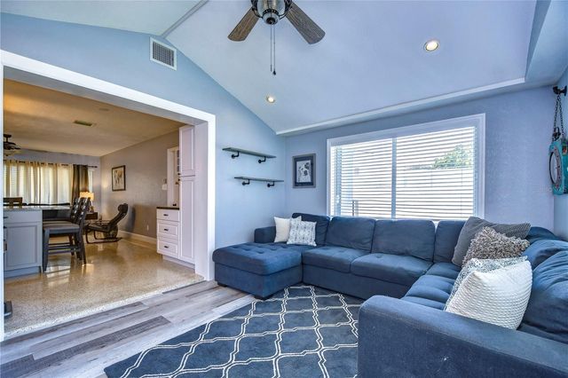 5635 24TH AVENUE N, St Petersburg, FL 33710