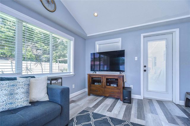 5635 24TH AVENUE N, St Petersburg, FL 33710