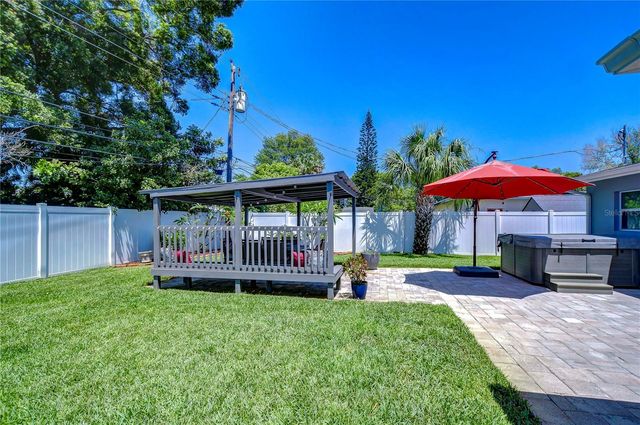 5635 24TH AVENUE N, St Petersburg, FL 33710