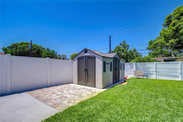 5635 24TH AVENUE N, St Petersburg, FL 33710