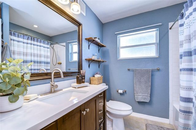 5635 24TH AVENUE N, St Petersburg, FL 33710