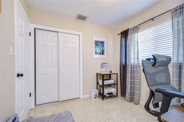 5635 24TH AVENUE N, St Petersburg, FL 33710