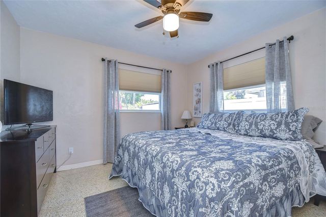 5635 24TH AVENUE N, St Petersburg, FL 33710