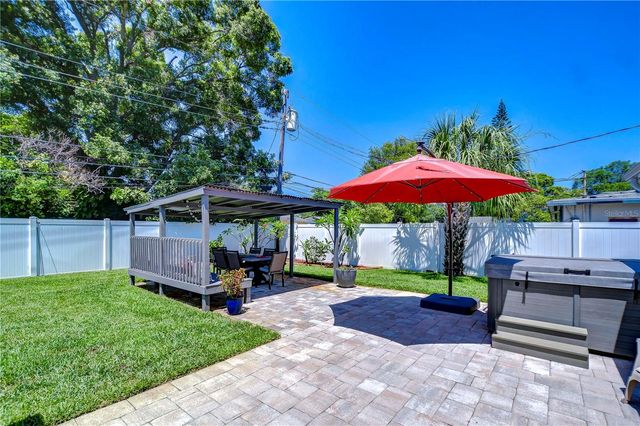 5635 24TH AVENUE N, St Petersburg, FL 33710