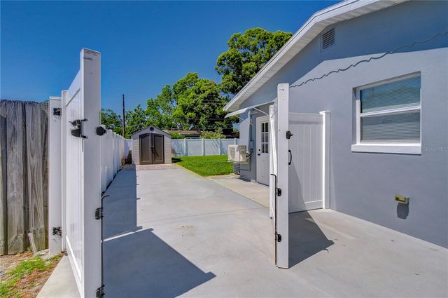 5635 24TH AVENUE N, St Petersburg, FL 33710