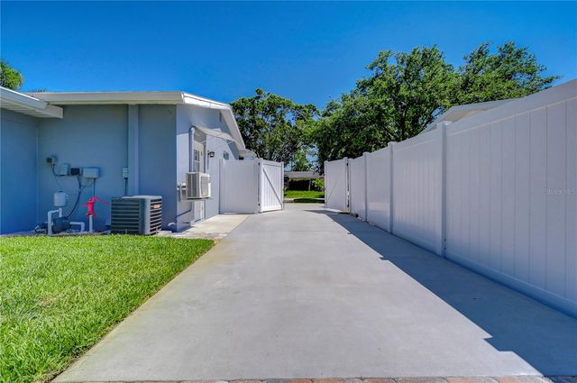 5635 24TH AVENUE N, St Petersburg, FL 33710