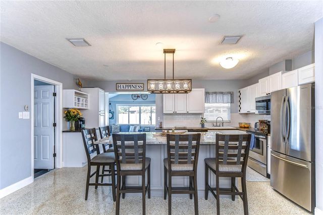 5635 24TH AVENUE N, St Petersburg, FL 33710