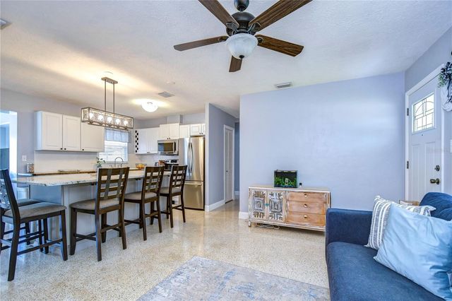 5635 24TH AVENUE N, St Petersburg, FL 33710