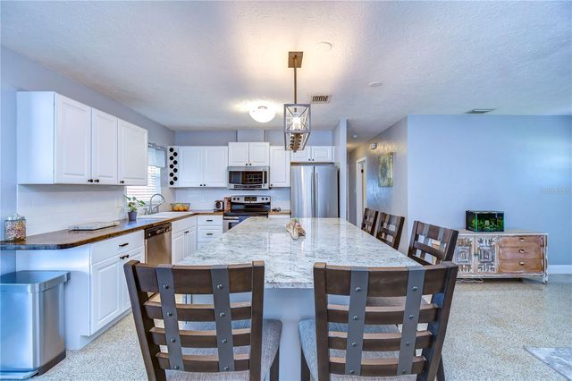 5635 24TH AVENUE N, St Petersburg, FL 33710