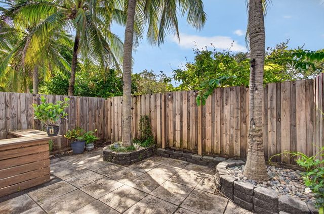 11 NE 20th Avenue, Pompano Beach, FL 33060