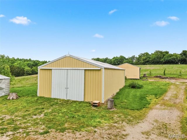 11 Skyview Way, Pacific, MO 63069