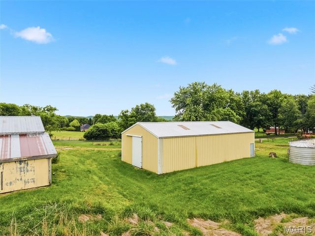 11 Skyview Way, Pacific, MO 63069