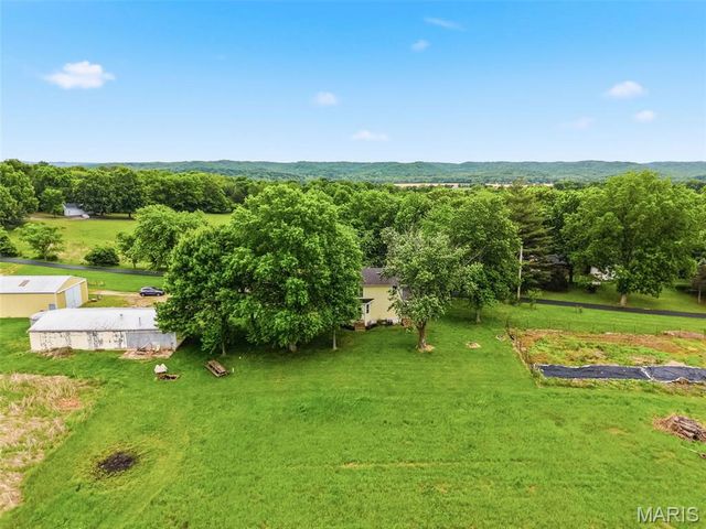 11 Skyview Way, Pacific, MO 63069