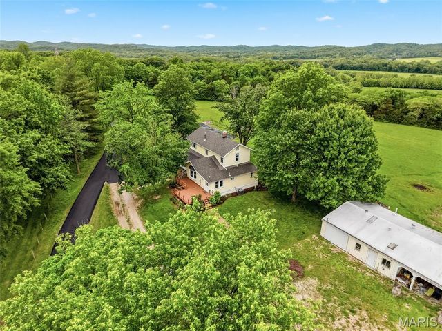 11 Skyview Way, Pacific, MO 63069