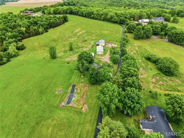 11 Skyview Way, Pacific, MO 63069