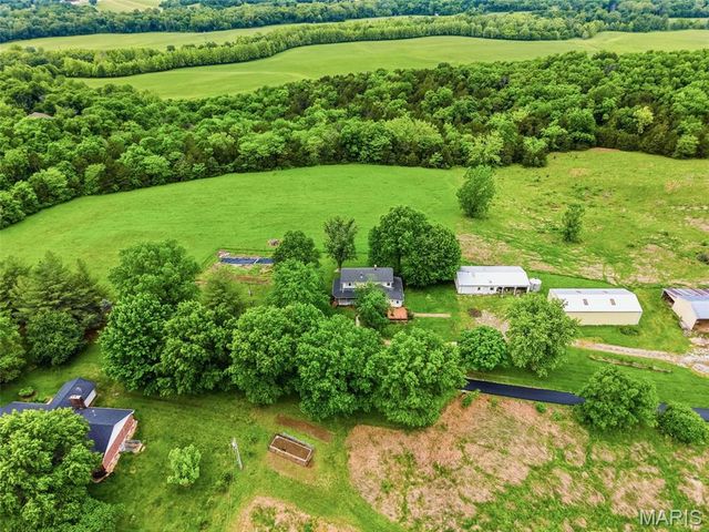 11 Skyview Way, Pacific, MO 63069