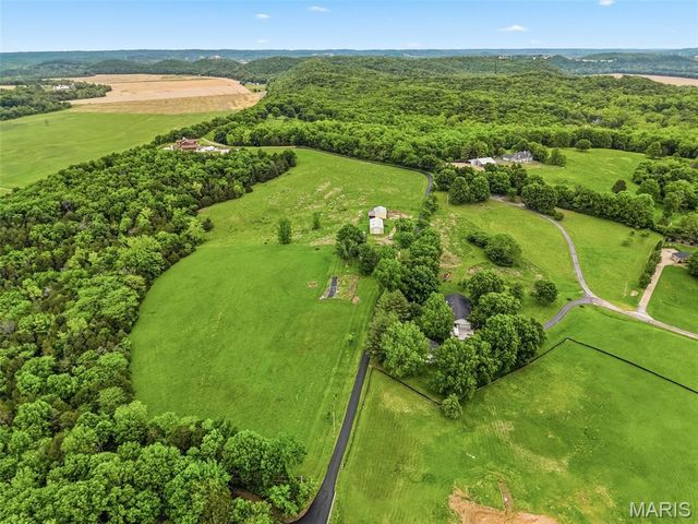 11 Skyview Way, Pacific, MO 63069