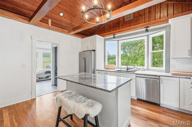 11 Skyview Way, Pacific, MO 63069