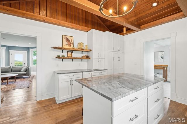 11 Skyview Way, Pacific, MO 63069