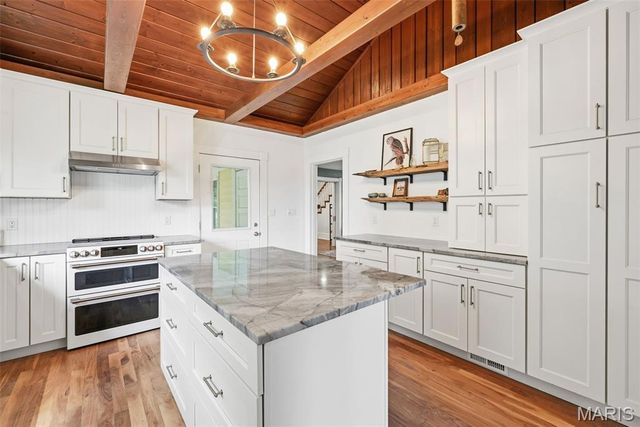 11 Skyview Way, Pacific, MO 63069