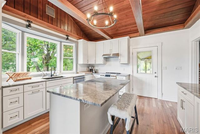 11 Skyview Way, Pacific, MO 63069