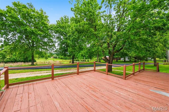 11 Skyview Way, Pacific, MO 63069