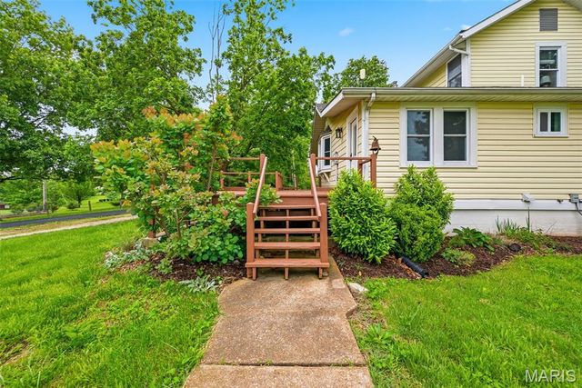 11 Skyview Way, Pacific, MO 63069