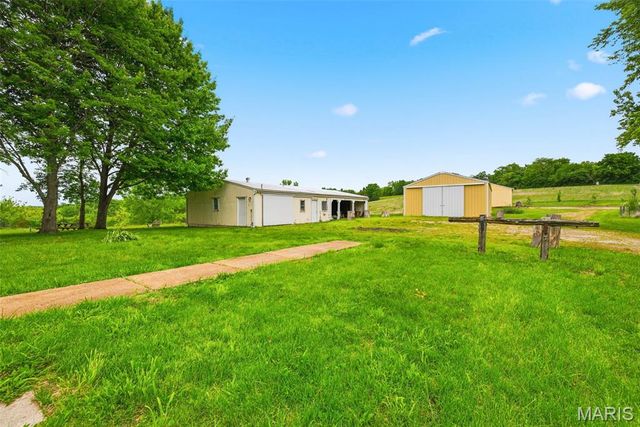 11 Skyview Way, Pacific, MO 63069