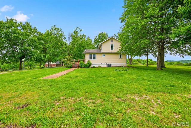 11 Skyview Way, Pacific, MO 63069
