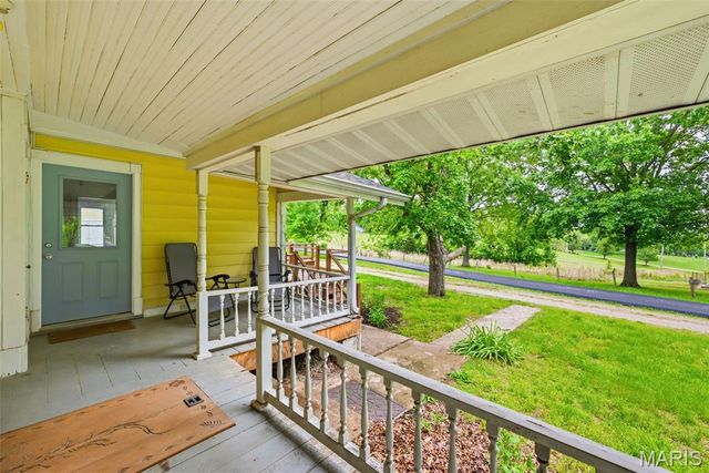 11 Skyview Way, Pacific, MO 63069