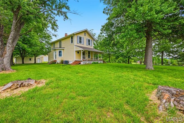 11 Skyview Way, Pacific, MO 63069