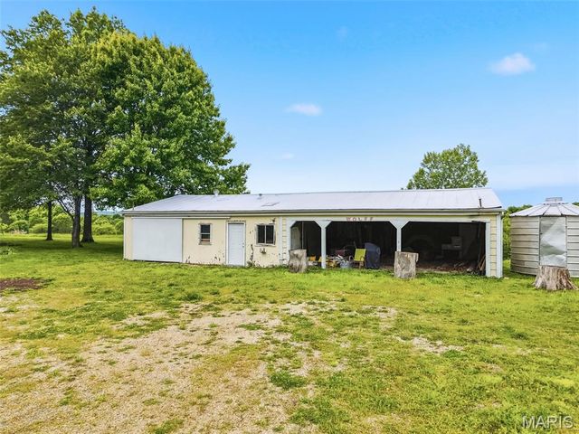 11 Skyview Way, Pacific, MO 63069