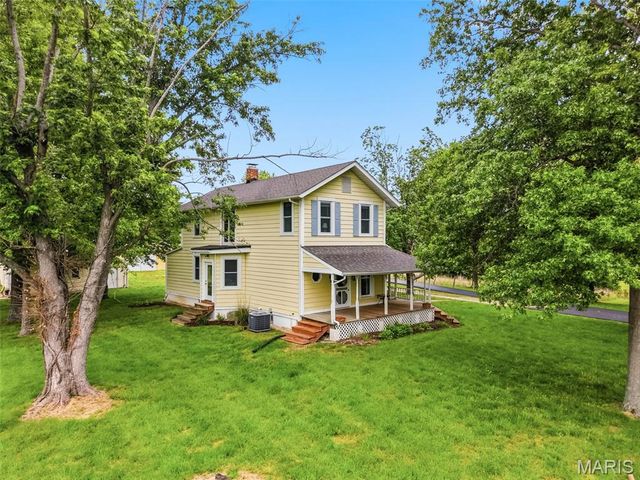 11 Skyview Way, Pacific, MO 63069