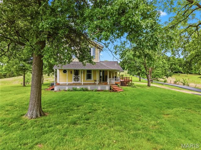 11 Skyview Way, Pacific, MO 63069