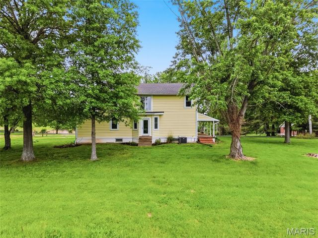 11 Skyview Way, Pacific, MO 63069
