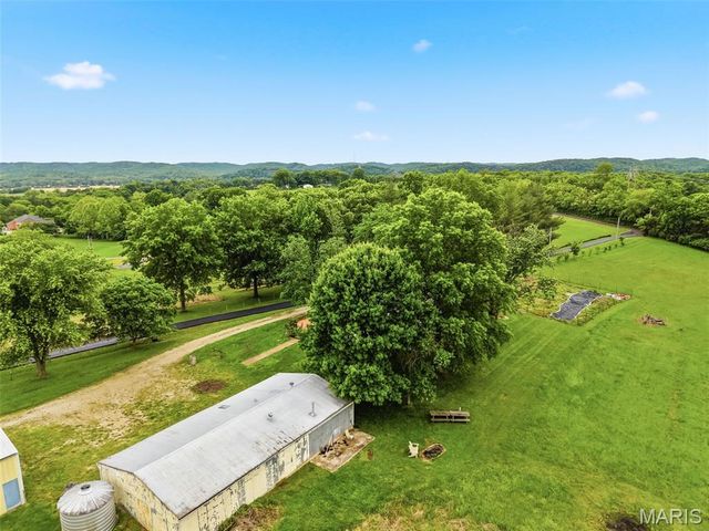 11 Skyview Way, Pacific, MO 63069