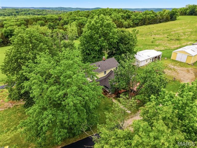 11 Skyview Way, Pacific, MO 63069